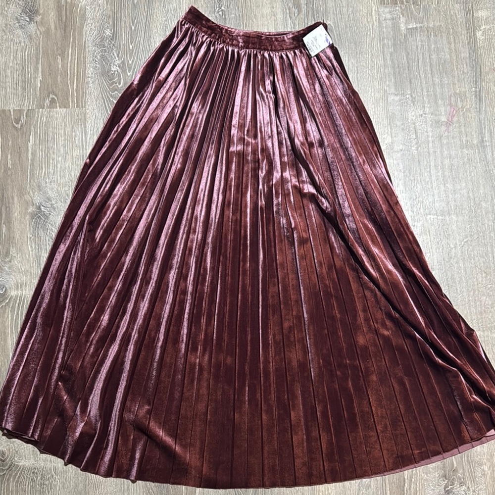Elegant Burgundy Pleated Skirt